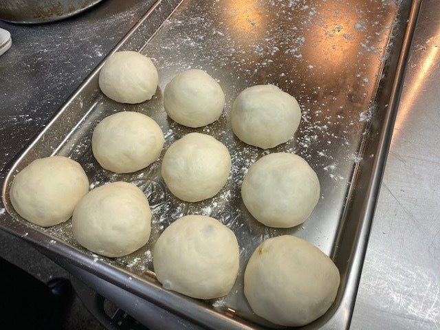 ☆大人気☆牛すじと牛ひき肉の【旨辛】カレーパン【冷凍便】※電子レンジで温めてお召し上がり下さい